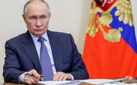 Владимир Путин поручил создать инвестиционно-привлекательные условия для использования водных ресурсов и заняться развитием конкурентных преимуществ регионов с высоким уровнем обеспеченности пресной водой