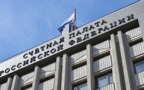 Счётная палата РФ: в проекте трёхлетнего бюджета расходы на ЖКХ снизятся с 4,5 % в 2026 году до 2,9 % в 2028, а доля затрат на эту сферу в ВВП страны уменьшится с 0,8 % до 0,5 %